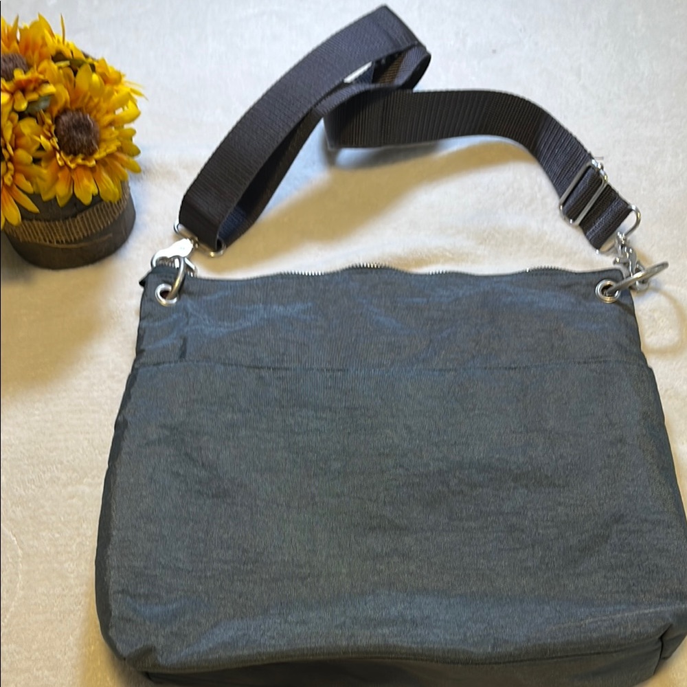 Baggallini Gray Tote With Adjustable Strap And Fu… - image 4